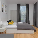 Kolejowa Apartments Warsaw by Renters